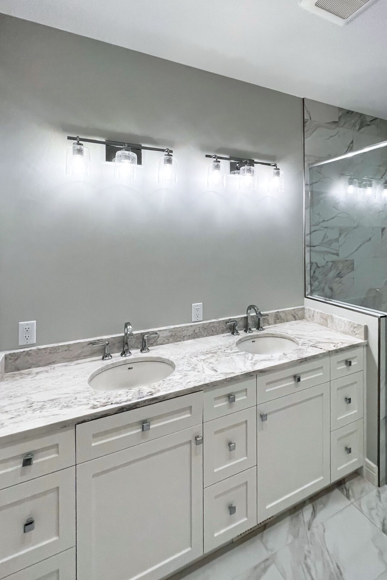 Ensuite Bathroom with Curbless Shower